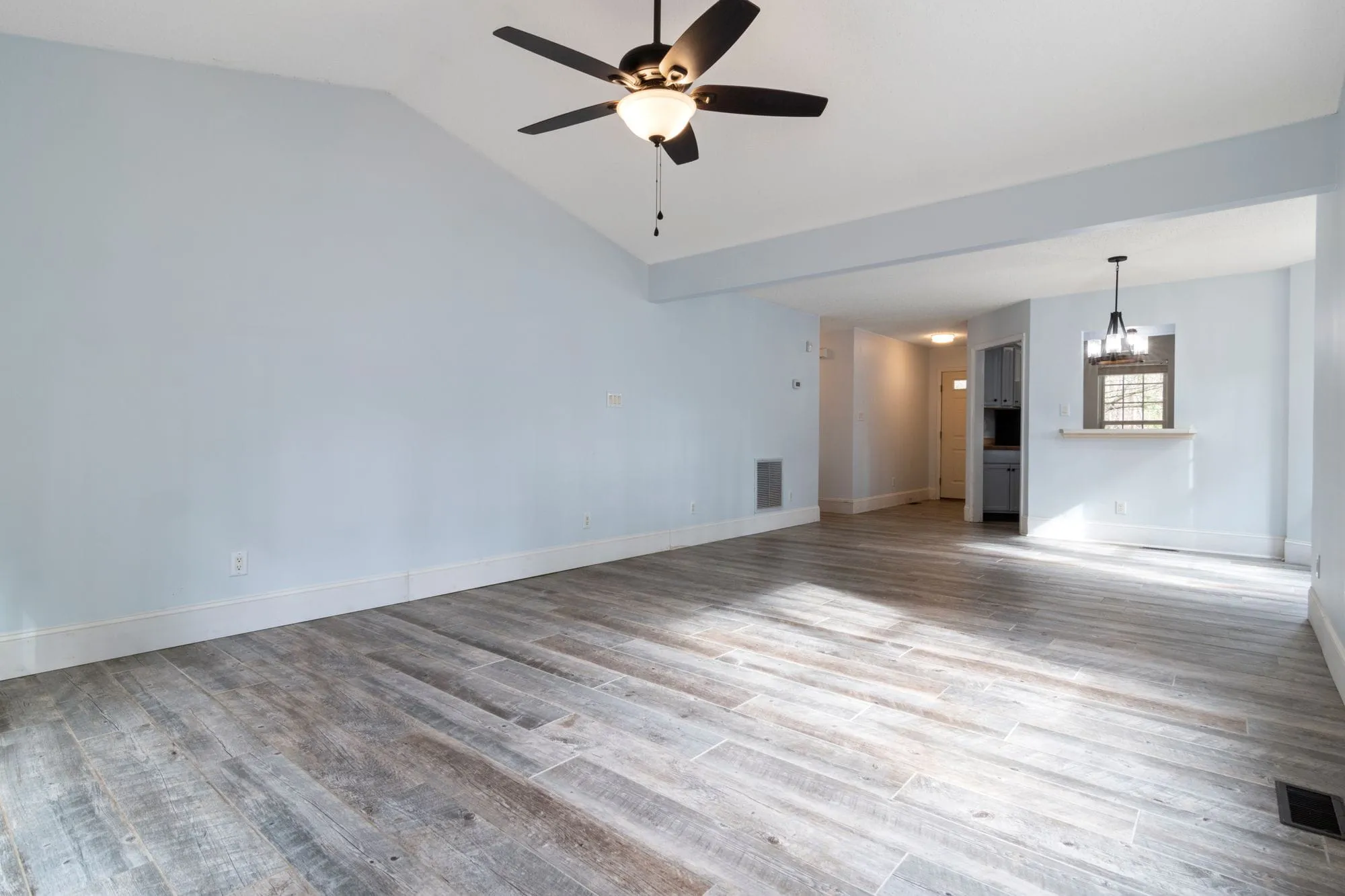 Empty living room, after editing
